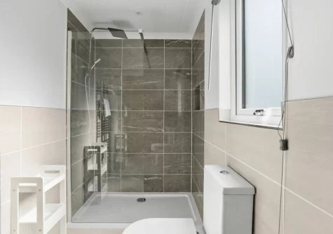 Bedroom #1 en-suite shower room at Violet Lodge, 11 Roadford Lake Lodges, Broadwoodwidger