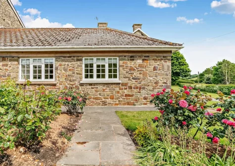 Waie Corner House is a delightful property with access to a range of leisure facilities on-site, perfect for all ages