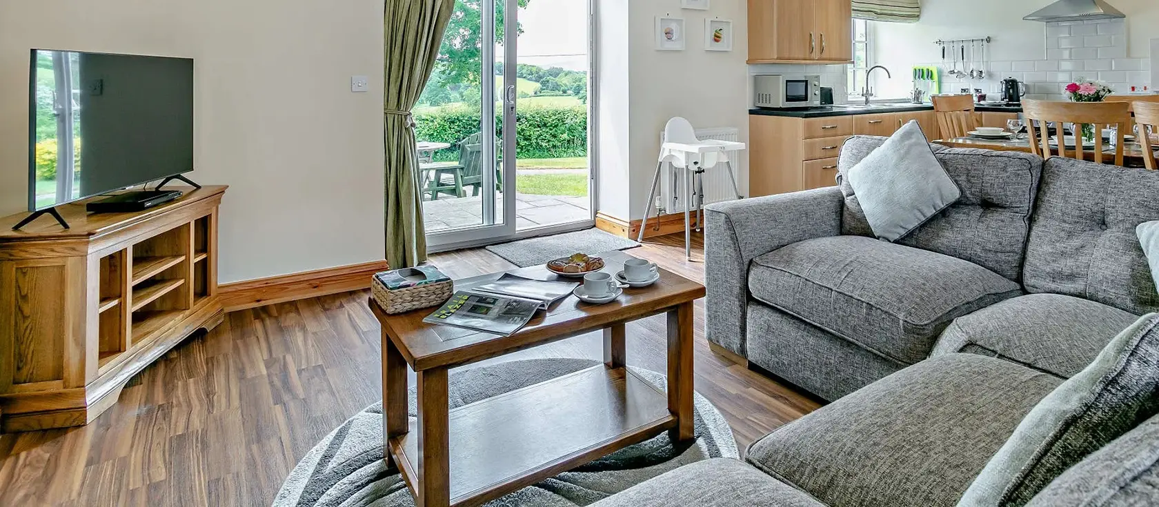 Waie Corner House, Zeal Monachorum is a delightful family-friendly 3-bedroom bungalow featuring heated swimming pool, fishing lakes, and adventure facilities. Perfectly positioned between Dartmoor and Exmoor for exploring Devon's treasures.