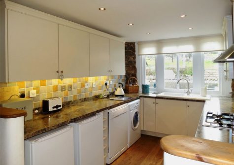 The kitchen at Wassail Cottage, Yalberton