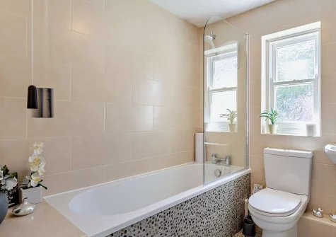 The bathroom at Waterfront House, Appledore