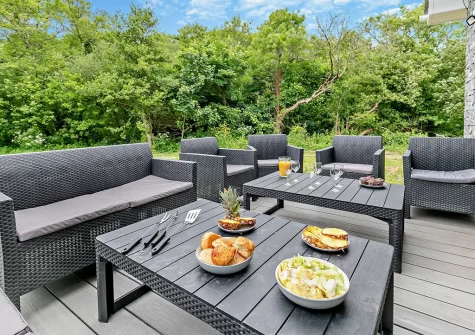 The patio & alfresco dining area at Watergate, Mawgan Porth