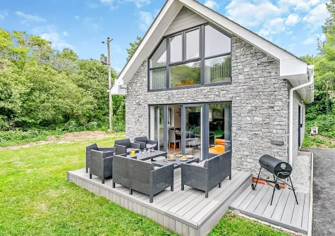 The patio, barbecue, alfresco dining area & garden at Watergate, Mawgan Porth