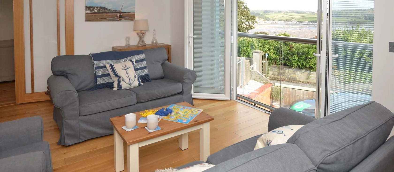 Waterhayes, Appledore is a luxurious 4-bedroom apartment in Ilfracombe, perfect for families, featuring sea views, a balcony, and nearby beach access. Explore the charm of Appledore with a leisurely stroll, offering delightful bars and eateries.