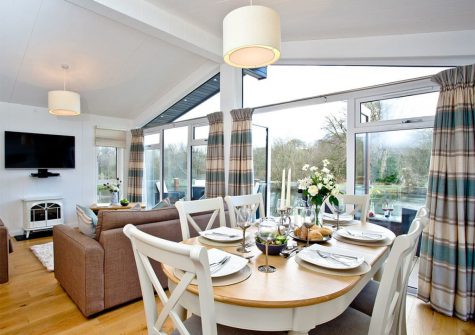 The dining area at Waters Edge, Lakeview Manor, Dunkeswell