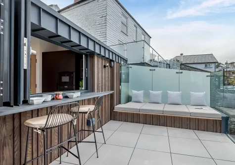 The patio, breakfast bar & outdoor sitting area at Waters Edge, Polruan