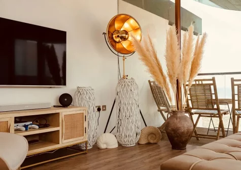 The living area at Waters Edge Retreat, Westward Ho!