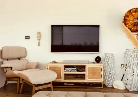 The living area at Waters Edge Retreat, Westward Ho!