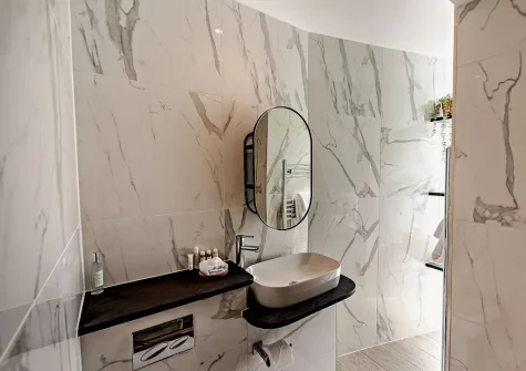 The shower room at Waters Edge Retreat, Westward Ho!