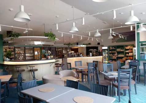There is also a family friendly clubhouse with bar and food facilities
