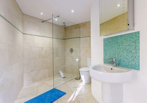 Bedroom #1 en-suite at Waterside, Lympstone