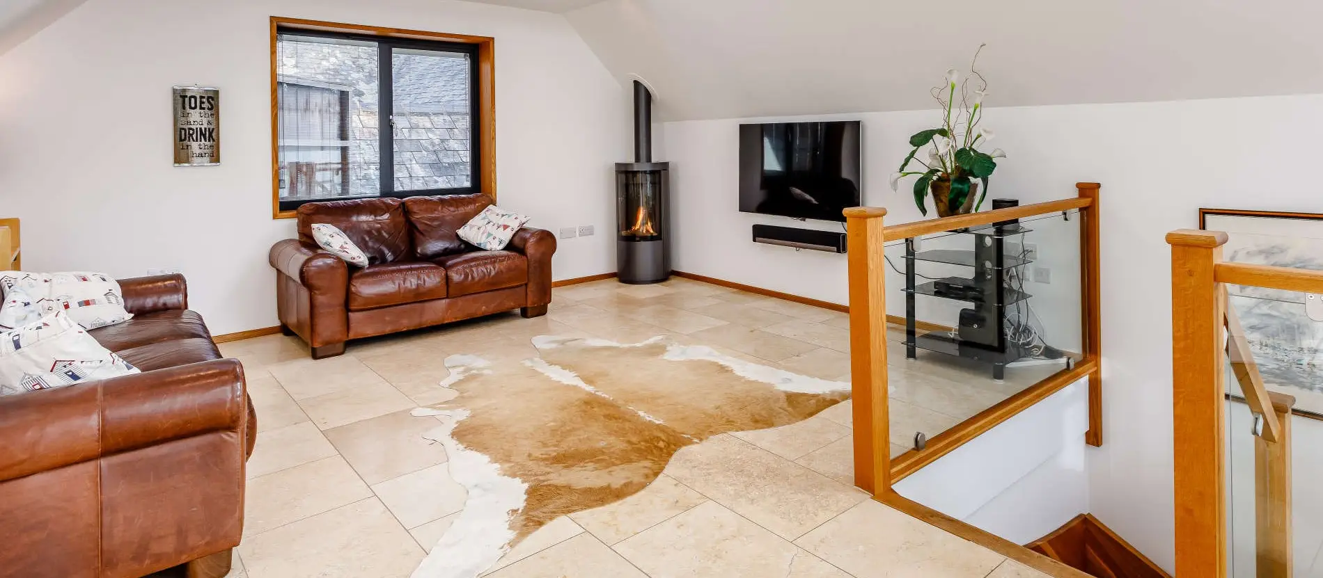 Waterside, Lympstone is a reverse-level 2-bedroom property with stunning estuary views. Featuring contemporary design, balconies, and a decked area, it's ideally located for exploring the Exe Estuary, scenic walking trails, and Devon's attractions.