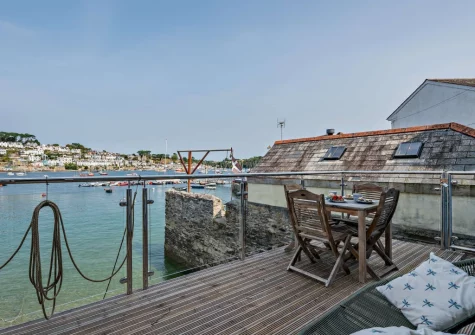 The deced balcony & alfresco dining area at Waterwitch Cottage, Polruan