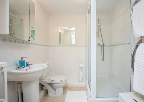 The shower room at Waves at Great Cliff, Dawlish