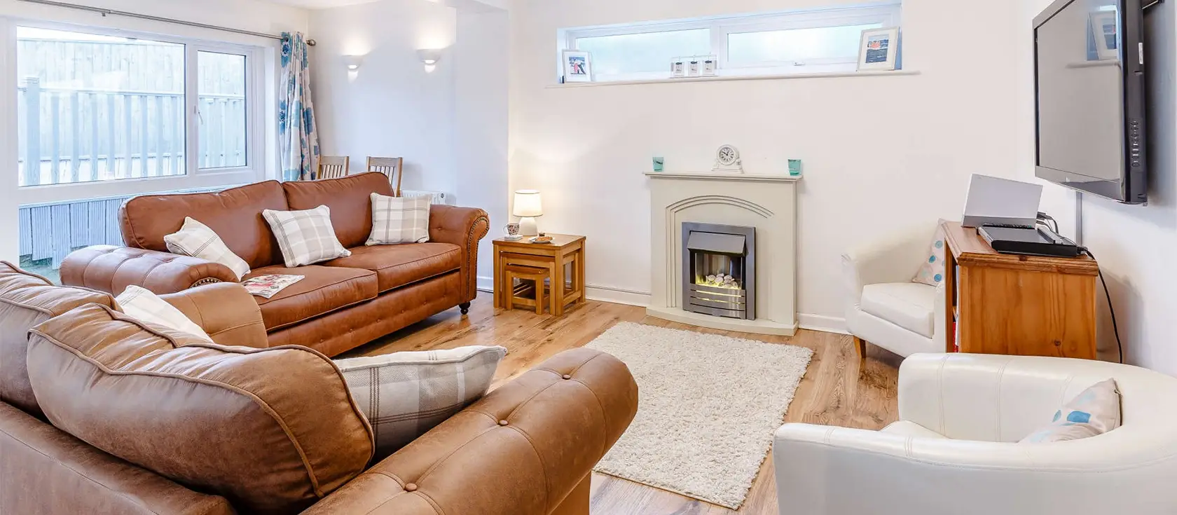 Waves End, Babbacombe is a modern, family-friendly retreat in Torquay, perfect for exploring South Devon's beaches. This 3-bedroom home is pet-friendly, has a decked terrace garden, and is ideal for exploring Torbay and the South West Coast Path.