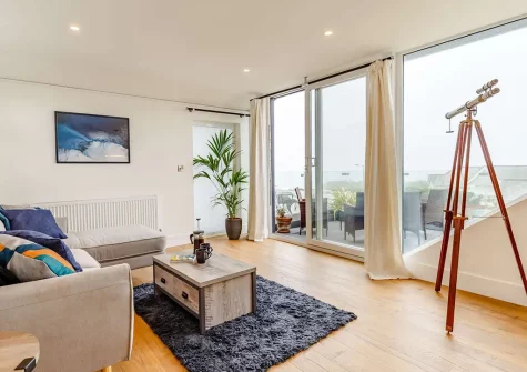 The sun room at The living room at Wayfarer, Newquay