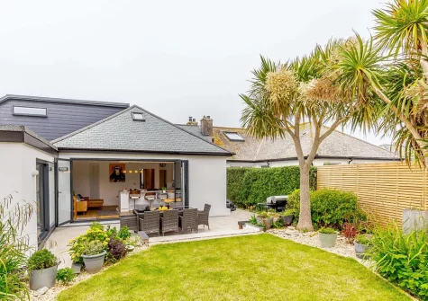 The patio & garden at Wayfarer, Newquay