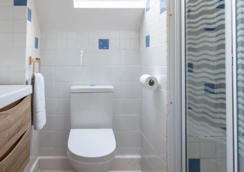The shower room at Wayside, Saunton