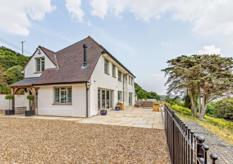 Wayside is in an Area of Outstanding Beauty with stunning views across the sandy beach, dunes and the course at Saunton Golf Club