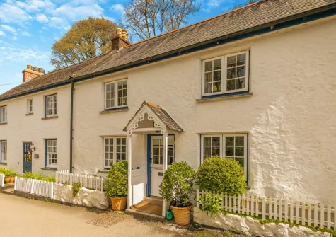 Wednesday Cottage is a charming cottage at the head of the Helford River