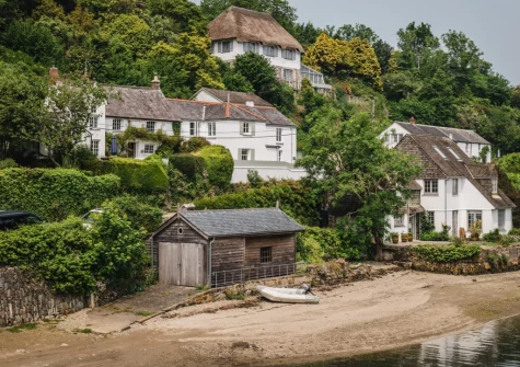 Well Too is a beautifully appointed & characterful cottage, the perfect place to stay for a relaxing riverside getaway