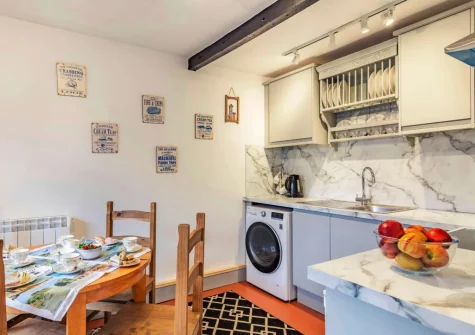 The kitchen & dining area at Wenmouth Cottage, Looe