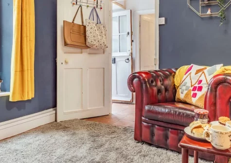 Wenmouth Cottage, Looe is a charming 17th-century retreat in a picturesque fishing port. Enjoy the inglenook fireplace, harbour walks, and authentic character. Perfect for couples and families seeking a traditional seaside escape with modern comfort.