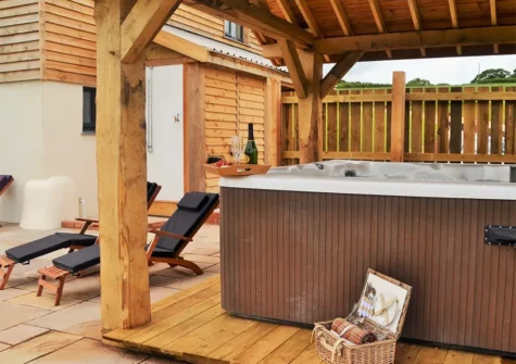 The patio & hot tub at West Farleigh Barn, Cadeleigh