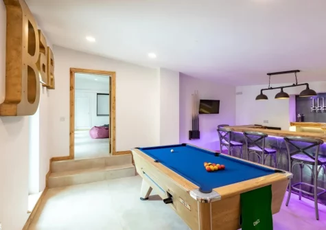 The bar & games room with pool table at West Farleigh Farmhouse, Cadeleigh