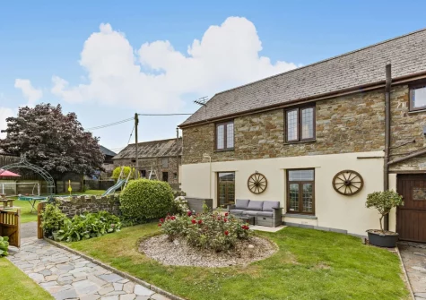 The garden & outdoor sitting area at West Goldsworthy Farm, Horns Cross