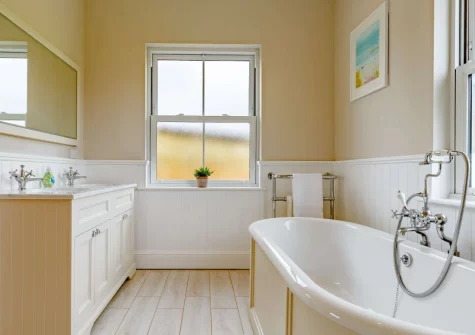Bedroom #1 en-suite bathroom at West Park, Herodsfoot