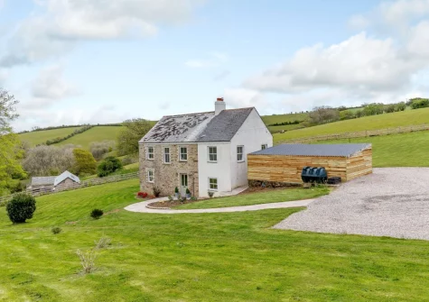 West Park is a large light & spacious period property set in 15 acres of countryside