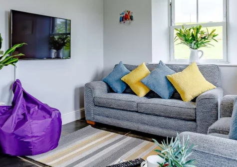 West Park, Herodsfoot is a magnificent period house set in 15 acres of countryside, featuring a private hot tub, children's play area, and spacious interiors perfect for families, with the Eden Project and south Cornwall beaches within easy reach.