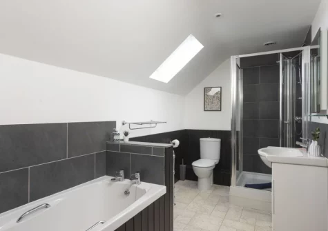 Bedroom #1 en-suite bathroom at Westaway House, Trelights