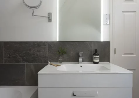 Bedroom #2 en-suite bathroom at Westaway House, Trelights