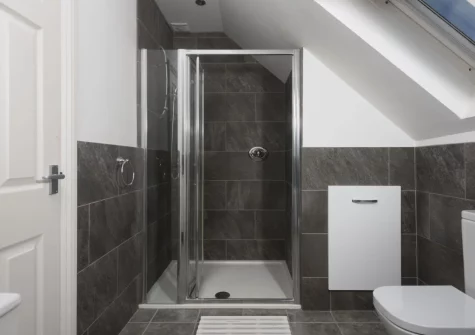 Bedroom #2 en-suite bathroom at Westaway House, Trelights