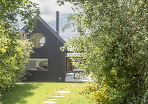 Wander down to the poolhouse & outdoor swimming pool that's located at the bottom of the garden