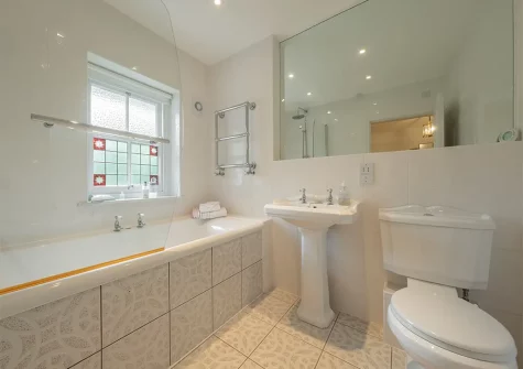 The bathroom at Westfield, Newton Ferrers