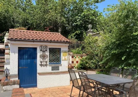 Another of several secluded & shady alfresco dining areas for you to enjoy at Westfield, Newton Ferrers