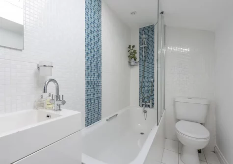 The bathroom at Westover Cottage, St Mawes