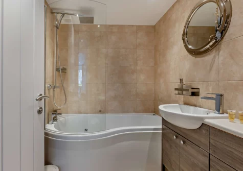 The bathroom at Westward Pebbleridge, Westward Ho!