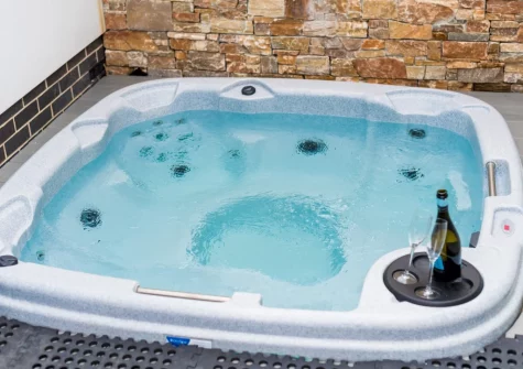 The sunken hot tub at Westward Pebbleridge, Westward Ho!