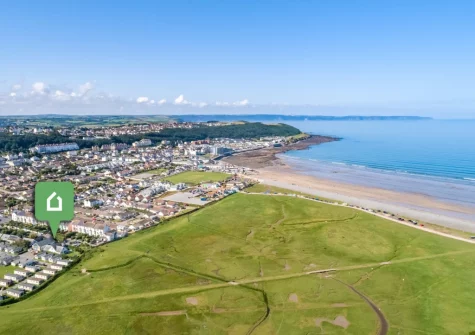 Westward Pebbleridge is a contemporary ground floor coastal apartment a short stroll from the beach