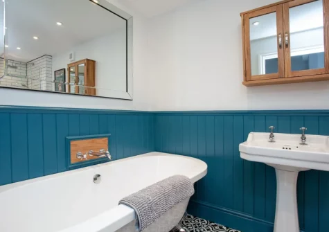 The bathroom at Wheelwright Cottage, Branscombe