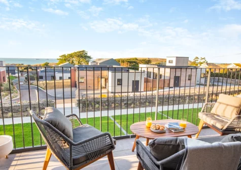 The balcony & outdoor sitting area at White Dunes, Constantine Bay