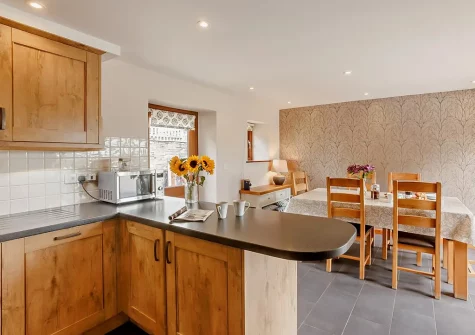 The kitchen & dining area at White Park, Launceston