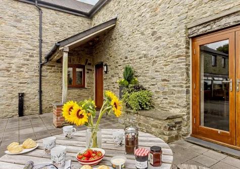 The patio & alfresco dining area at White Park, Launceston