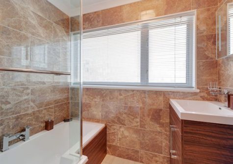 The bathroom at Whitehorses, Dawlish