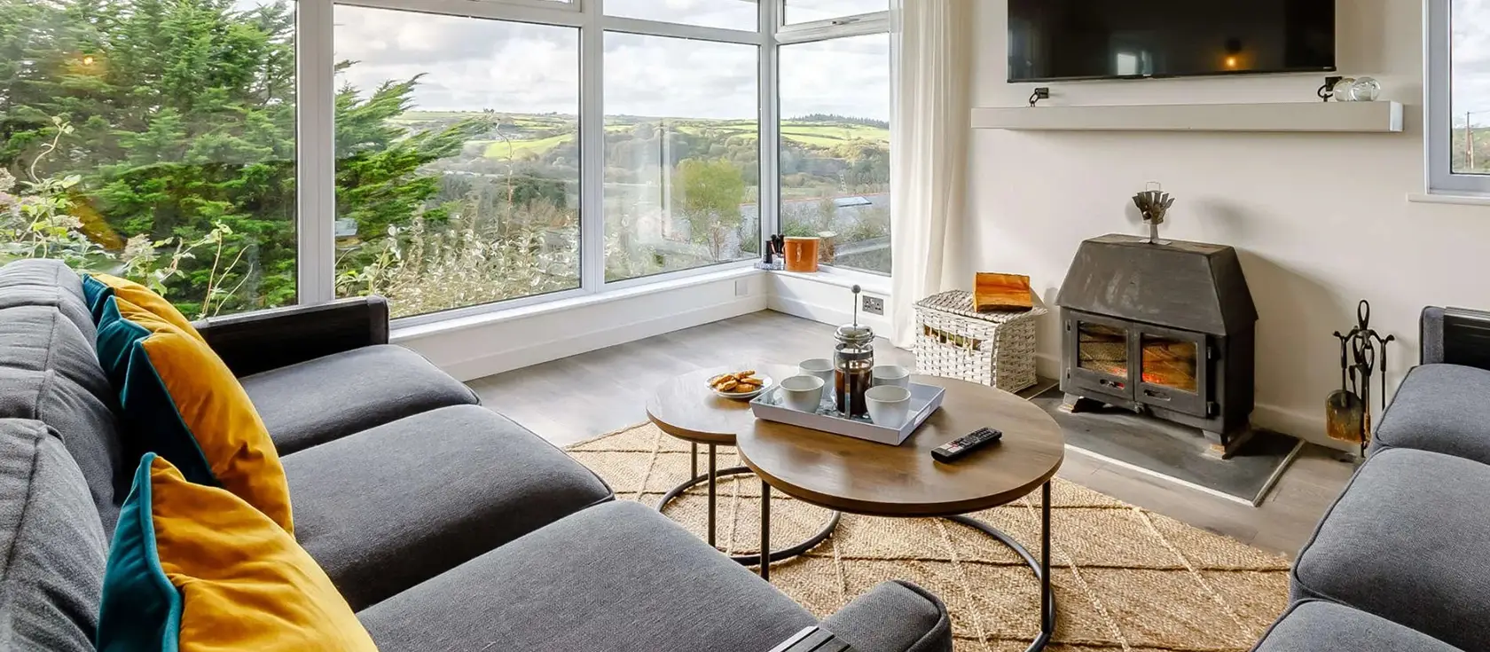 Whitestone Farm, Lee is a charming 3-bedroom cottage with stunning countryside views, games room, and private balcony. Just 1 mile from Lee Bay and close to Woolacombe's golden sands, it's perfect for memorable family coastal getaways.