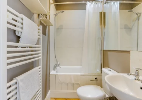 The bathroom at Williams Cottage, Buck's Mills